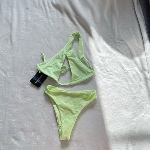 Brand new bikini set!